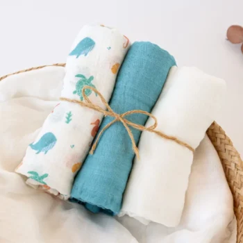 conjunto-de-3-musselinas-azul-branco-e-estampado-marinho-70x70-cm_1