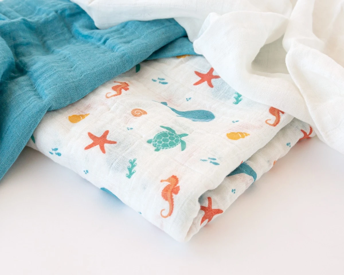 conjunto-de-3-musselinas-azul-branco-e-estampado-marinho-70x70-cm_2