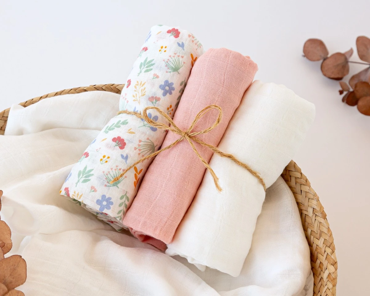 conjunto-de-3-musselinas-rosa-branco-e-estampado-de-flores_1