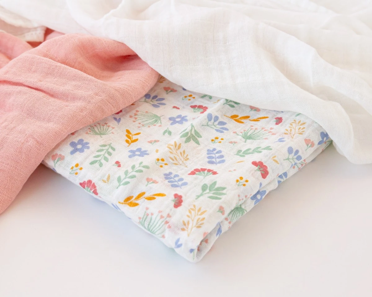 conjunto-de-3-musselinas-rosa-branco-e-estampado-de-flores_2